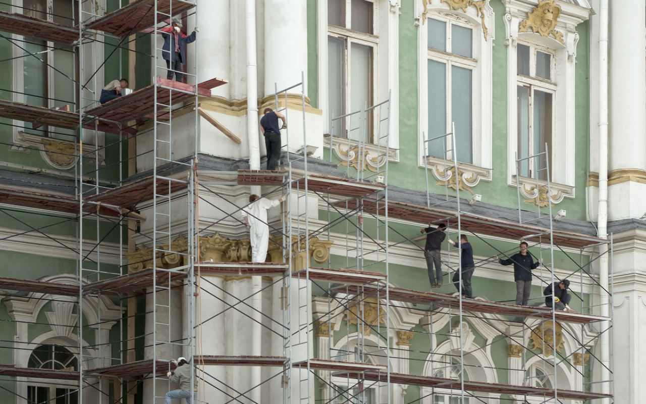 Санкт петербургский ремонт. Реконструкция здания. Реставрация зданий. Реконструкция фасада здания. Отреставрированные здания.